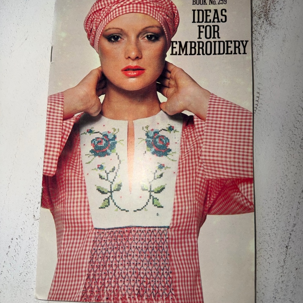 Coats& Clark’s Vintage Embroidery Pattern Book #259
